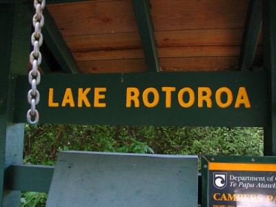 Track okolo Lake Rotoroa