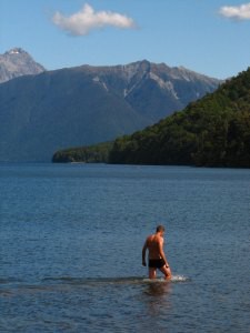 Track okolo Lake Rotoroa