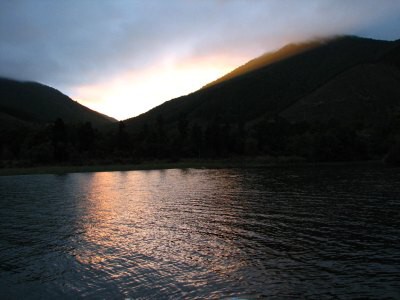 Track okolo Lake Rotoroa