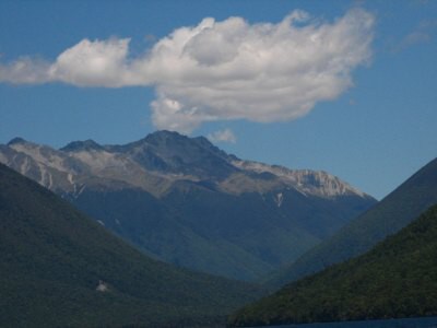 Track okolo Lake Rotoroa