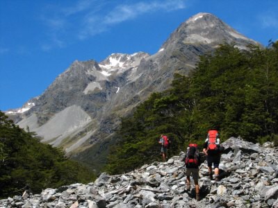 Track okolo Lake Rotoroa