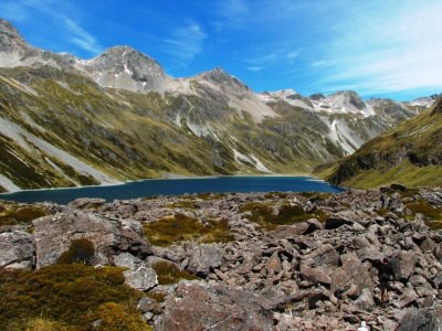 Track okolo Lake Rotoroa