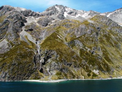 Track okolo Lake Rotoroa