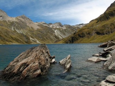 Track okolo Lake Rotoroa
