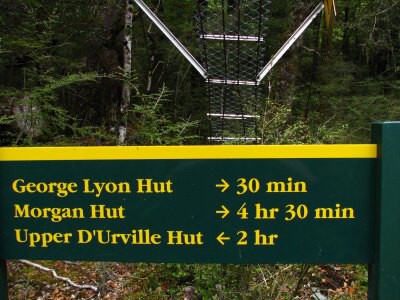 Track okolo Lake Rotoroa