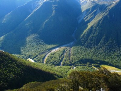 Track okolo Lake Rotoroa
